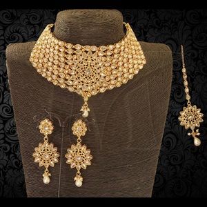 Kundan necklace with earrings and tikka